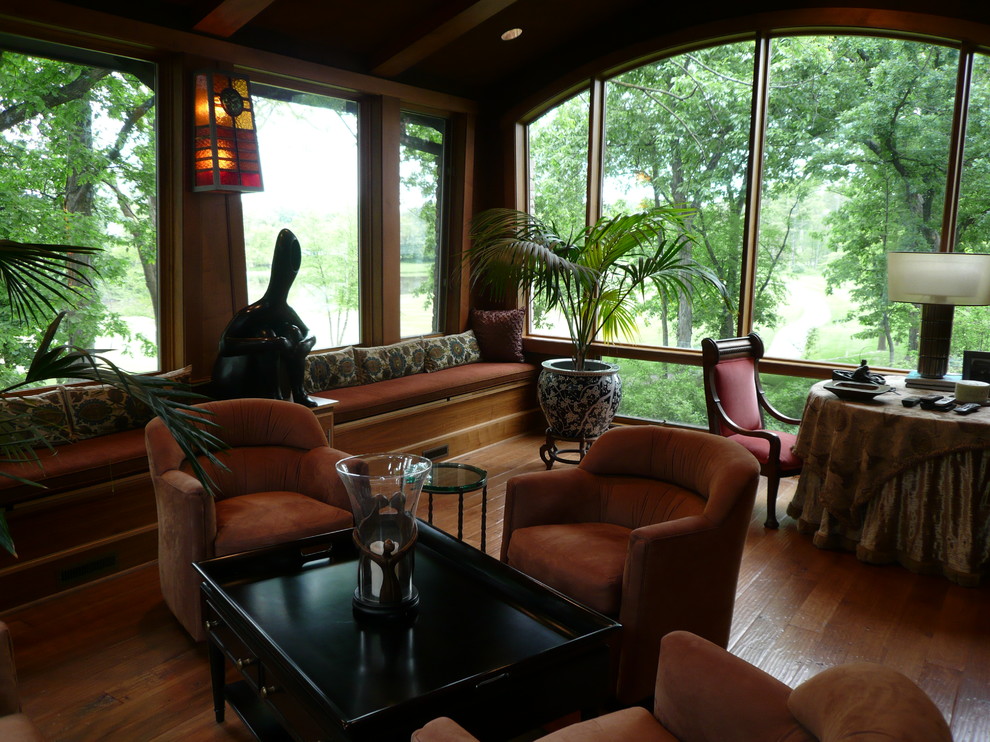 Design ideas for an arts and crafts sunroom in Chicago.