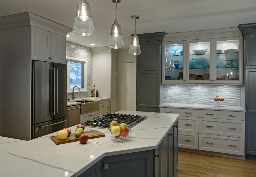 Example of a transitional kitchen design in Chicago