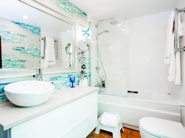 Vivienda en el Rinc&oacute;n de la Victor&iacute;a coastal-bathroom