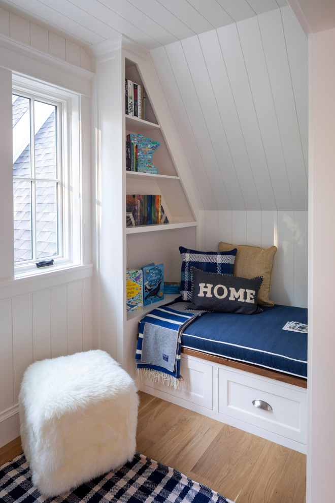 House on the Lake- Shorewood - Cozy little book nook at the top of the stairs for the kids to read comics, books and dream the day away!