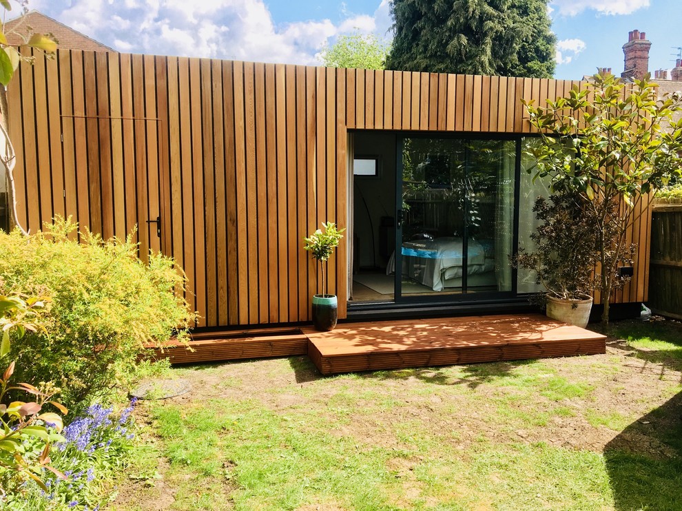 This is an example of a modern shed and granny flat in Oxfordshire.