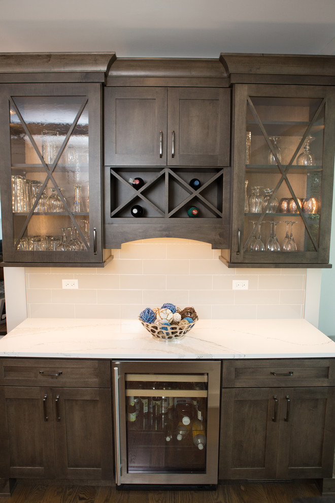 Large transitional home design photo in Chicago