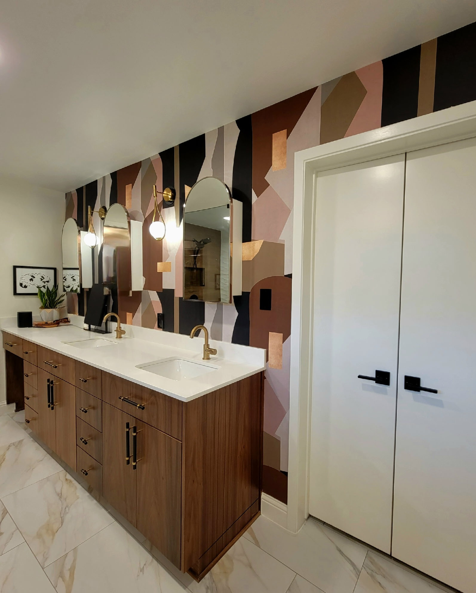CONTEMPORARY MASTER BATHROOM WITH WALKING CLOSET