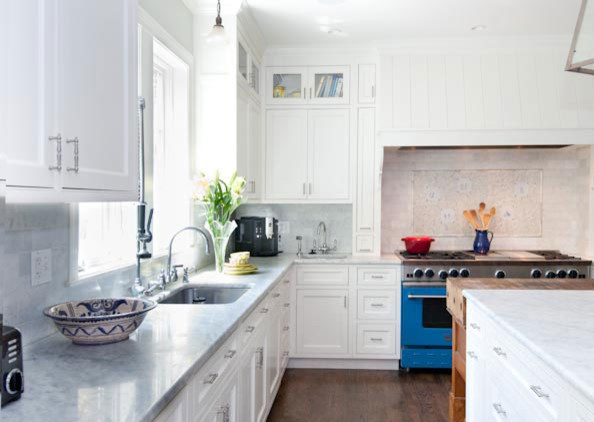 Example of a transitional kitchen design in Chicago