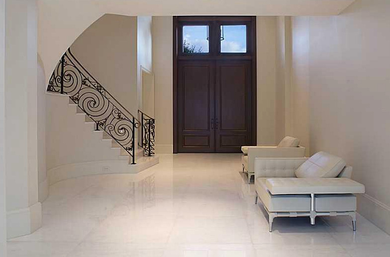 Example of a transitional home design design in Miami