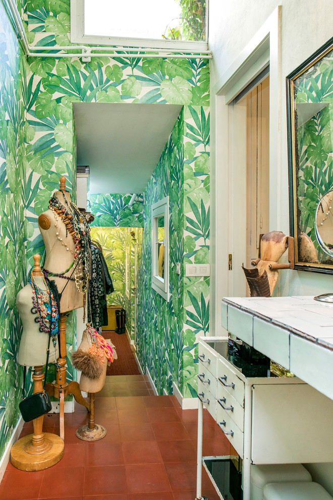 Mid-century modern home design photo in Barcelona