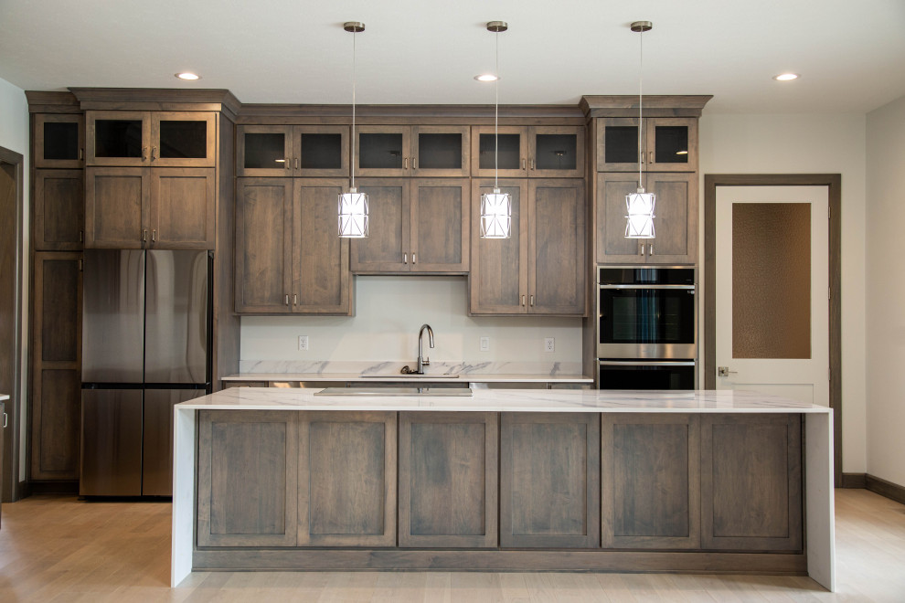 Kitchen - modern kitchen idea in Indianapolis