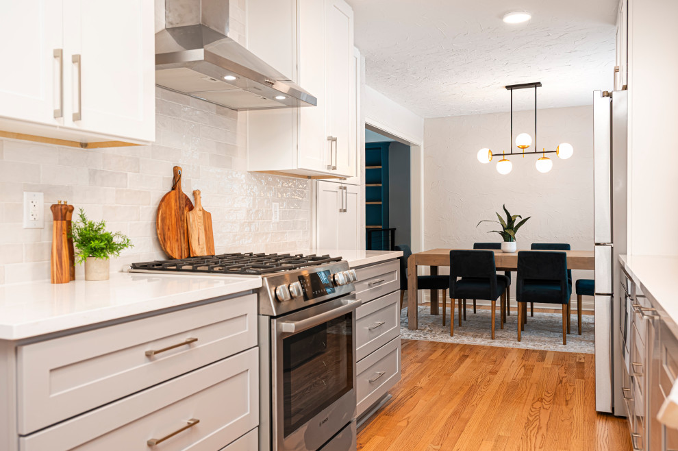 Transitional kitchen photo in Indianapolis