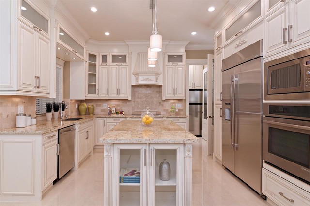 Semlin Drive traditional-kitchen