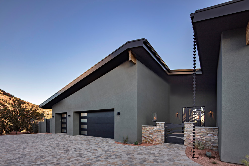 Inspiration for a contemporary house exterior in Phoenix.