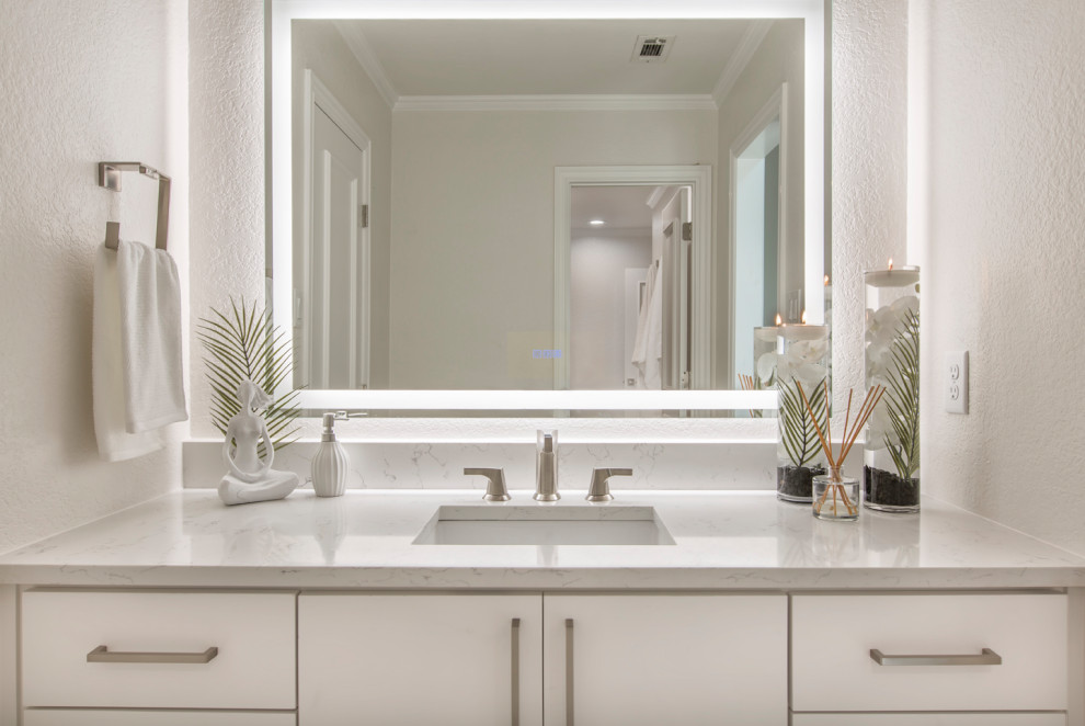 Photo of a mid-sized modern bathroom in Dallas with flat-panel cabinets, white cabinets, an alcove tub, a shower/bathtub combo, a two-piece toilet, gray tile, ceramic tile, grey walls, ceramic floors, an undermount sink, quartzite benchtops, white floor, a sliding shower screen, white benchtops, a single vanity and a built-in vanity.