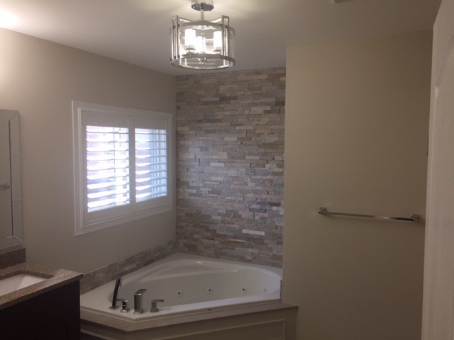 Before & After - En-suite 4 pc bathroom renovation - Brampton, ON June 2017