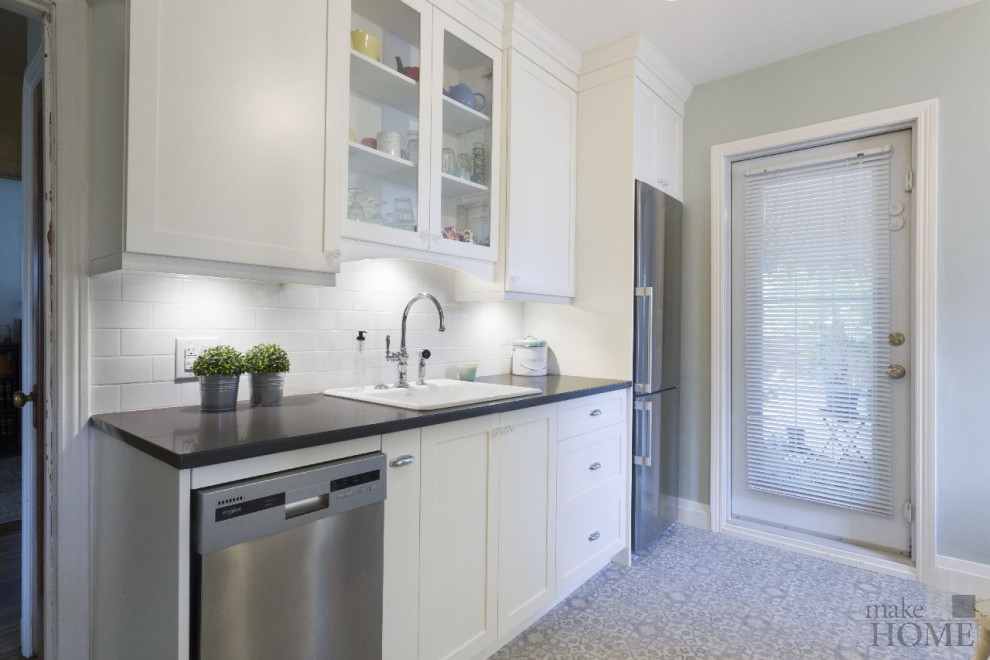 Kitchen - transitional kitchen idea