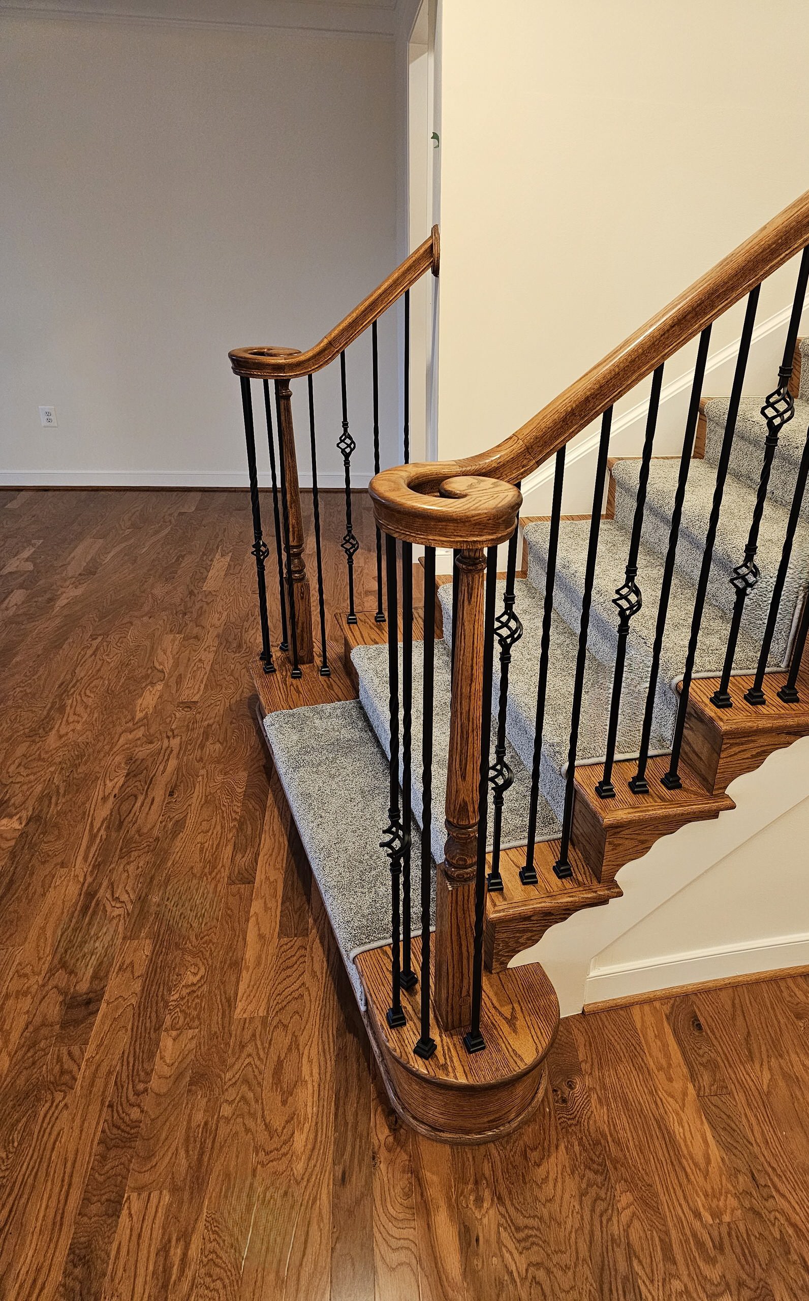 128_Grand Entryway Elliptical Staircase, Nokesville, VA 20181