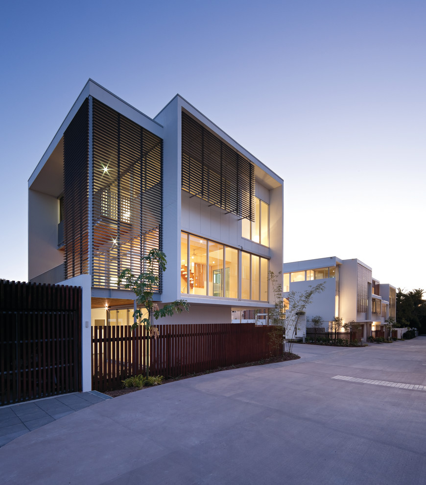 Inspiration for a contemporary home design in Brisbane.