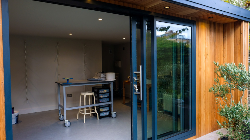 Idee per garage e rimesse indipendenti minimalisti di medie dimensioni con ufficio, studio o laboratorio