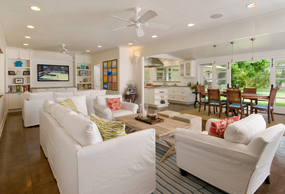 Inspiration for a mid-sized beach style living room in Hawaii.