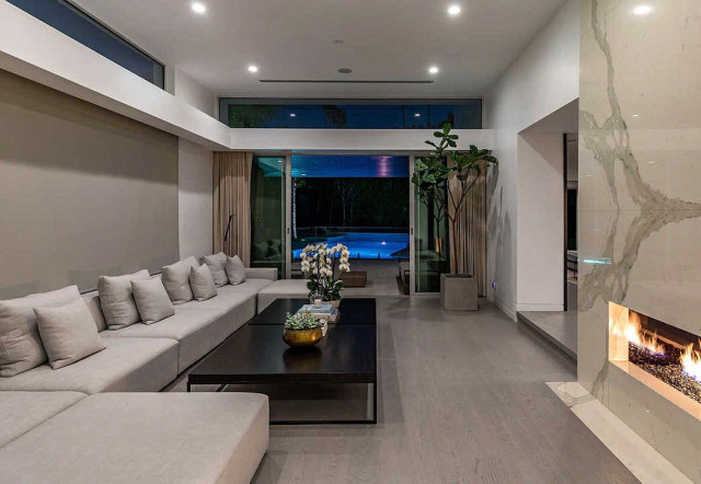 Contemporary Hillside Residence contemporary-vardagsrum