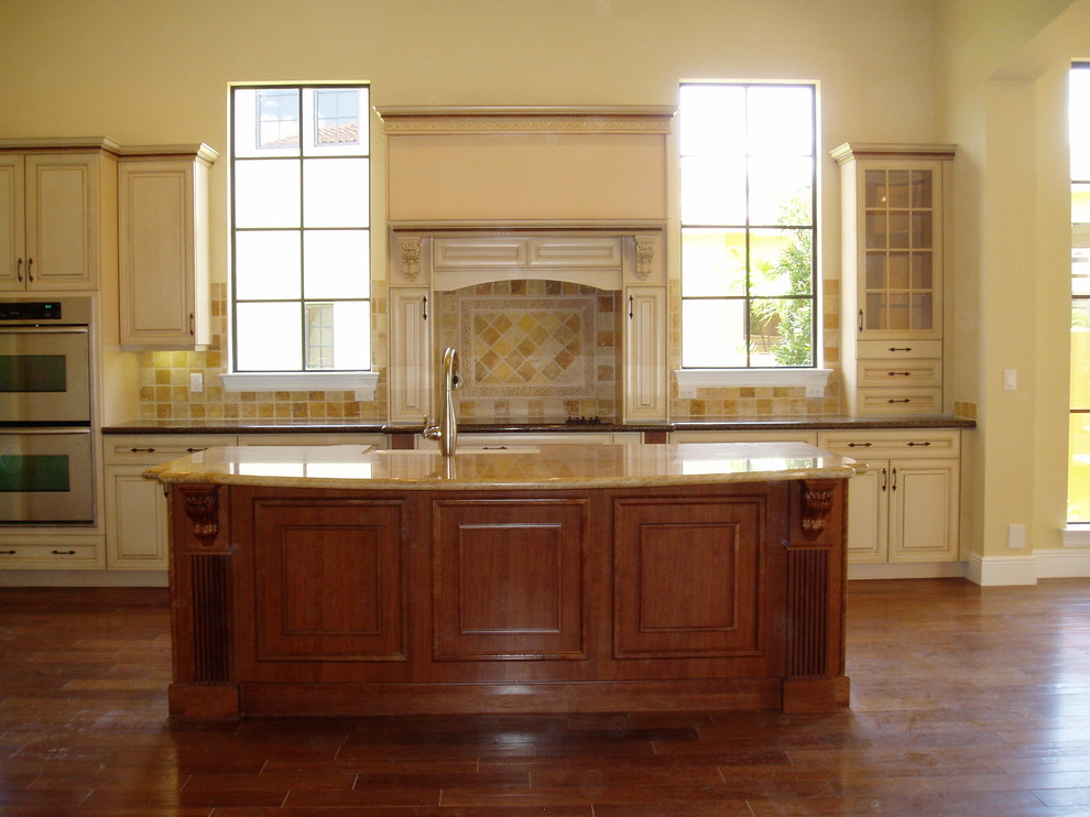 Kitchen - transitional kitchen idea in Miami
