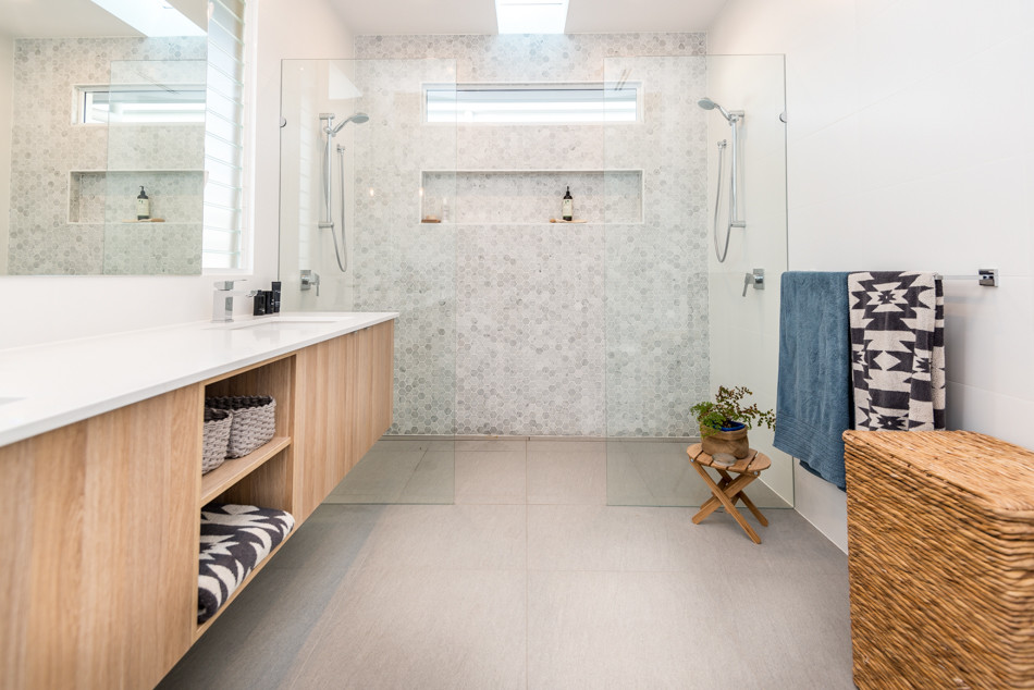 Inspiration for a scandinavian master bathroom in Brisbane with an open shower and gray tile.