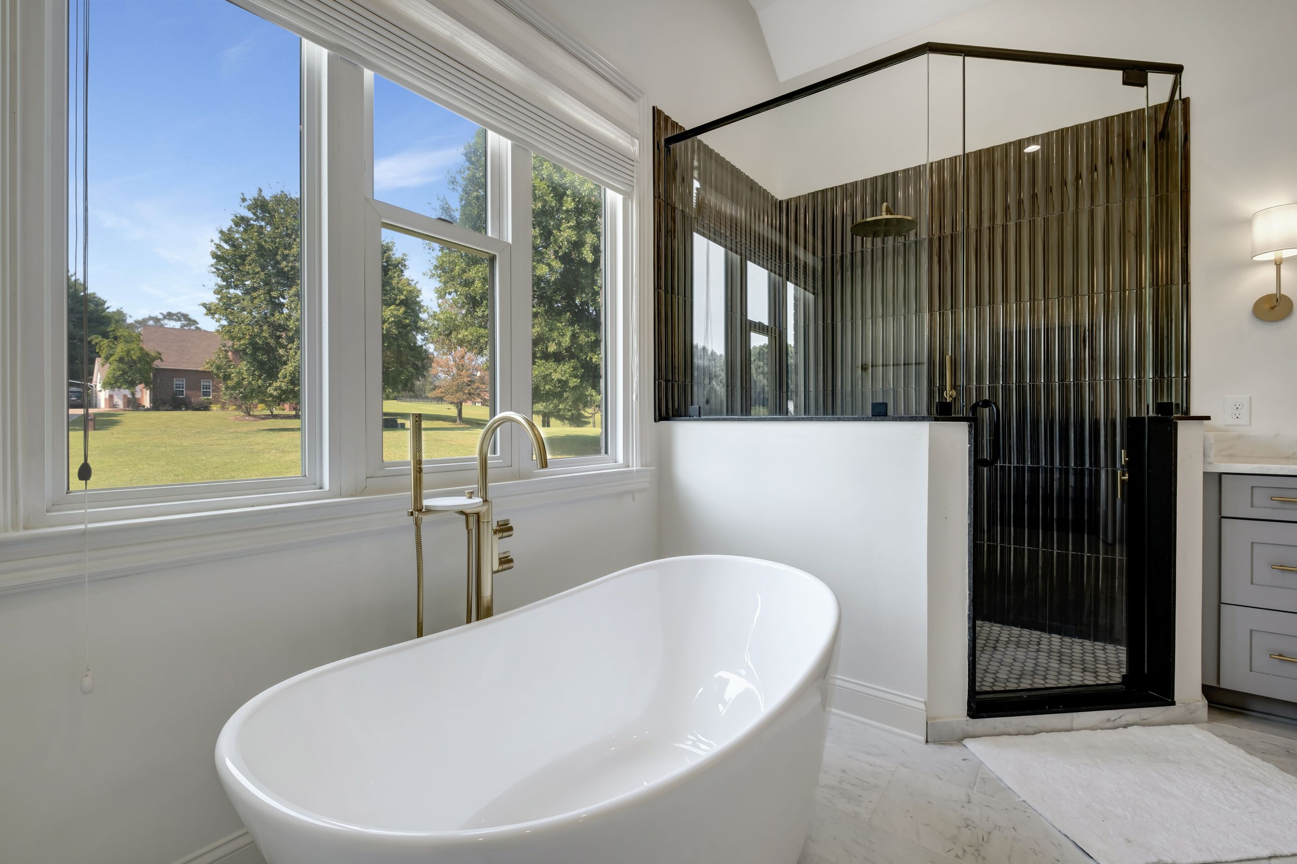 Elegant tile bath