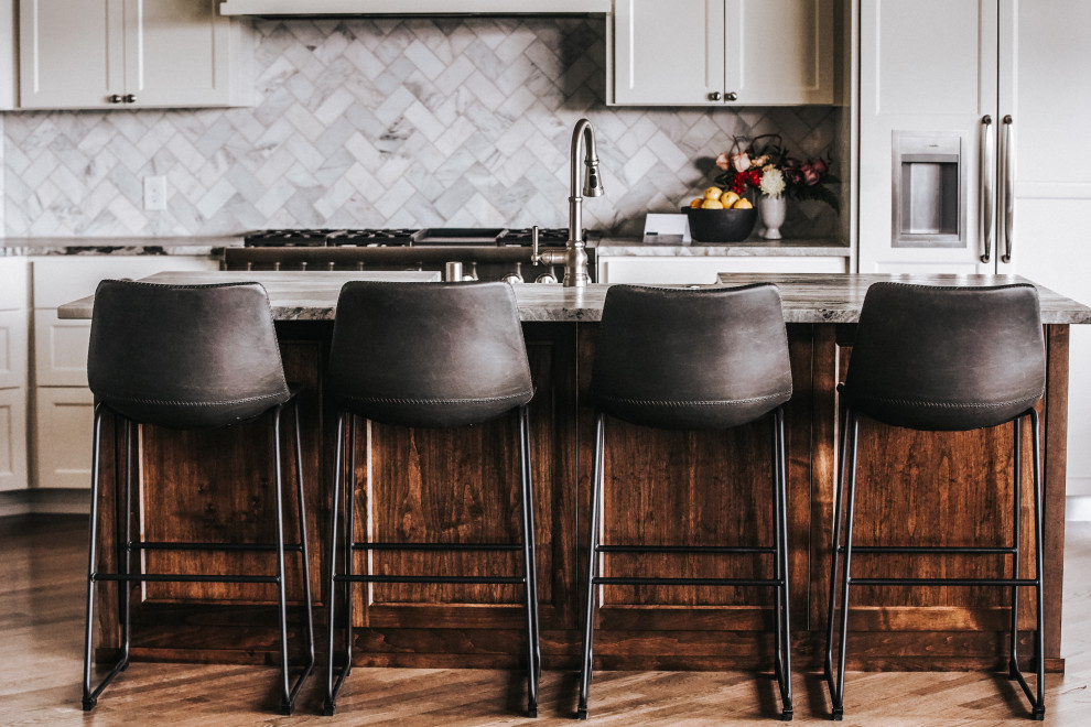Transitional kitchen photo in Seattle