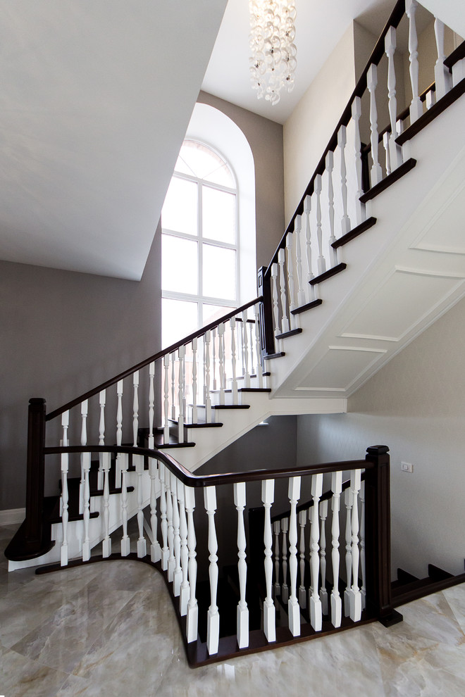 Дом в светлых тонах.