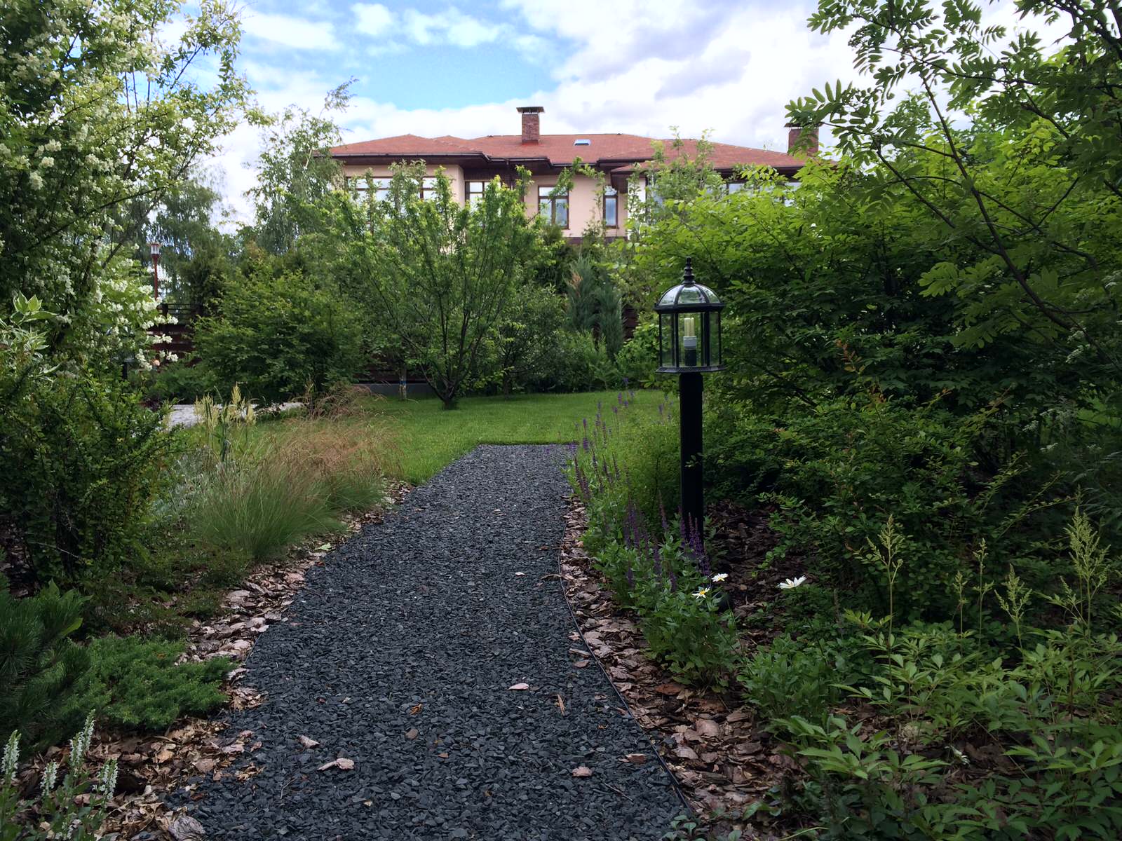 Современный сад в КП "Променад"