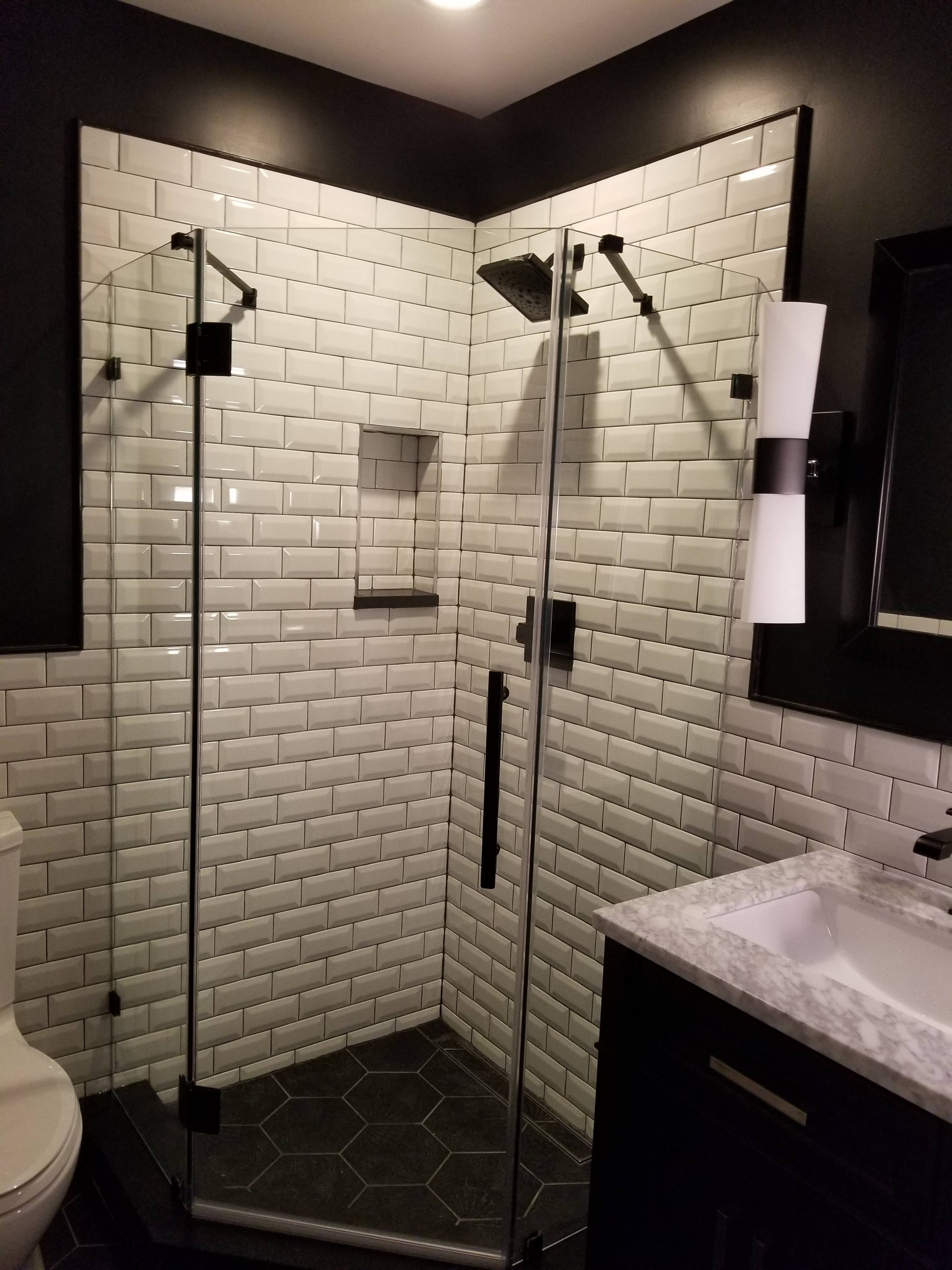 black and  withe  space saver  shower