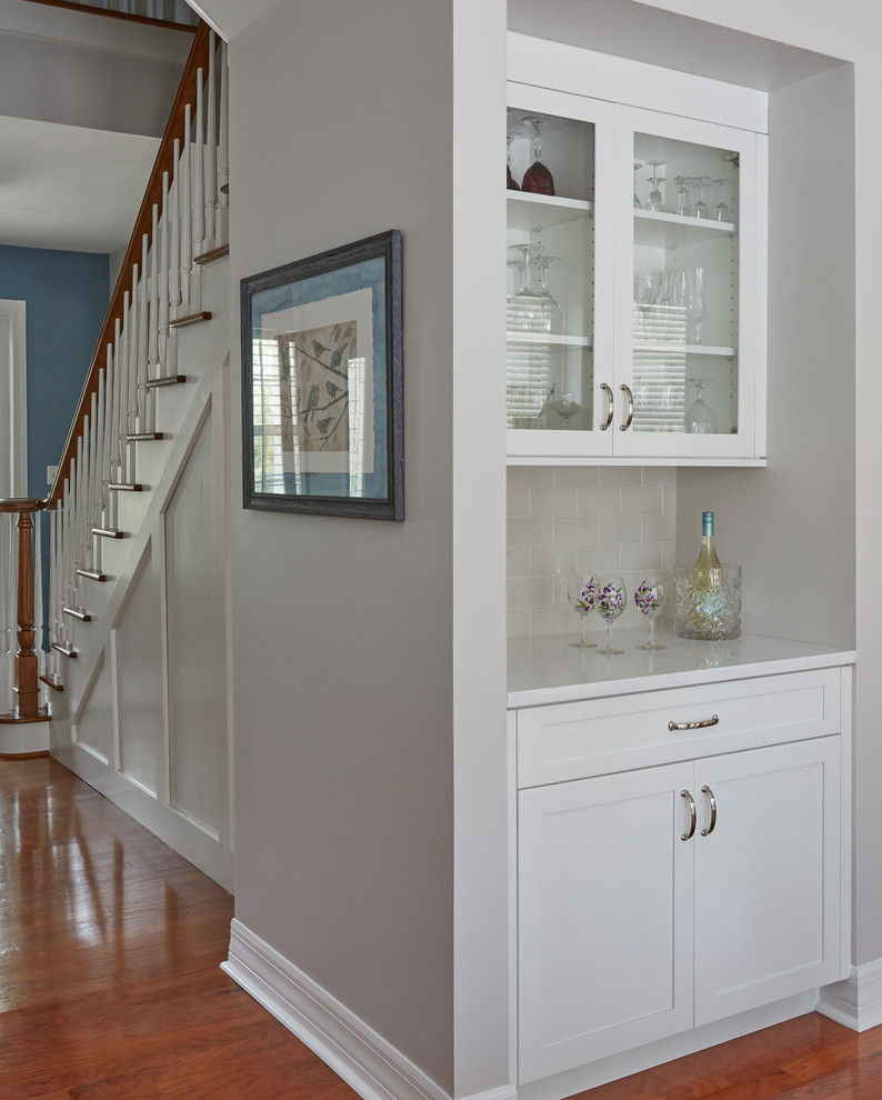 Inspiration for a mid-sized transitional home design remodel