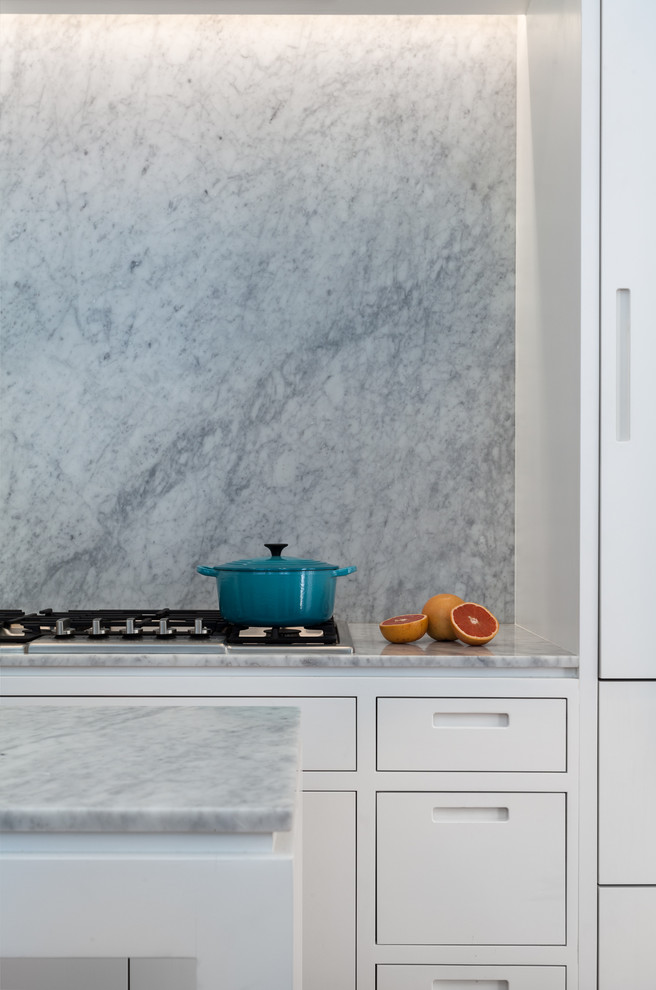 Minimalist kitchen photo in Sacramento