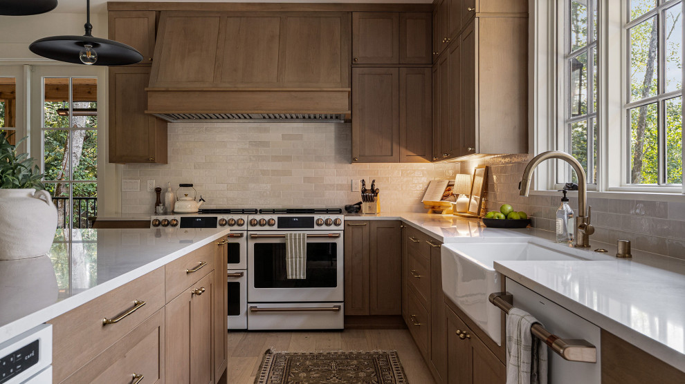Kitchen - transitional kitchen idea in Seattle