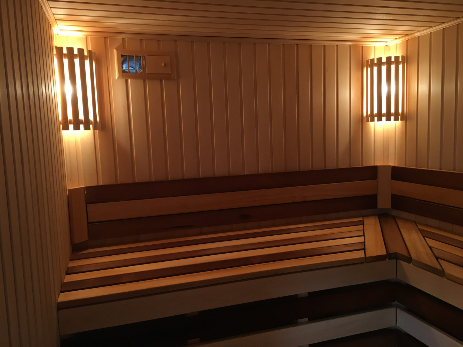 Отделка бани из сруба