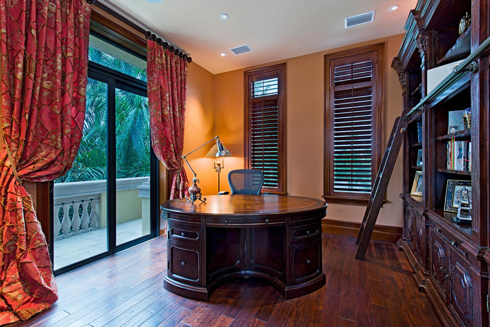 Photo of a traditional home office in Miami.