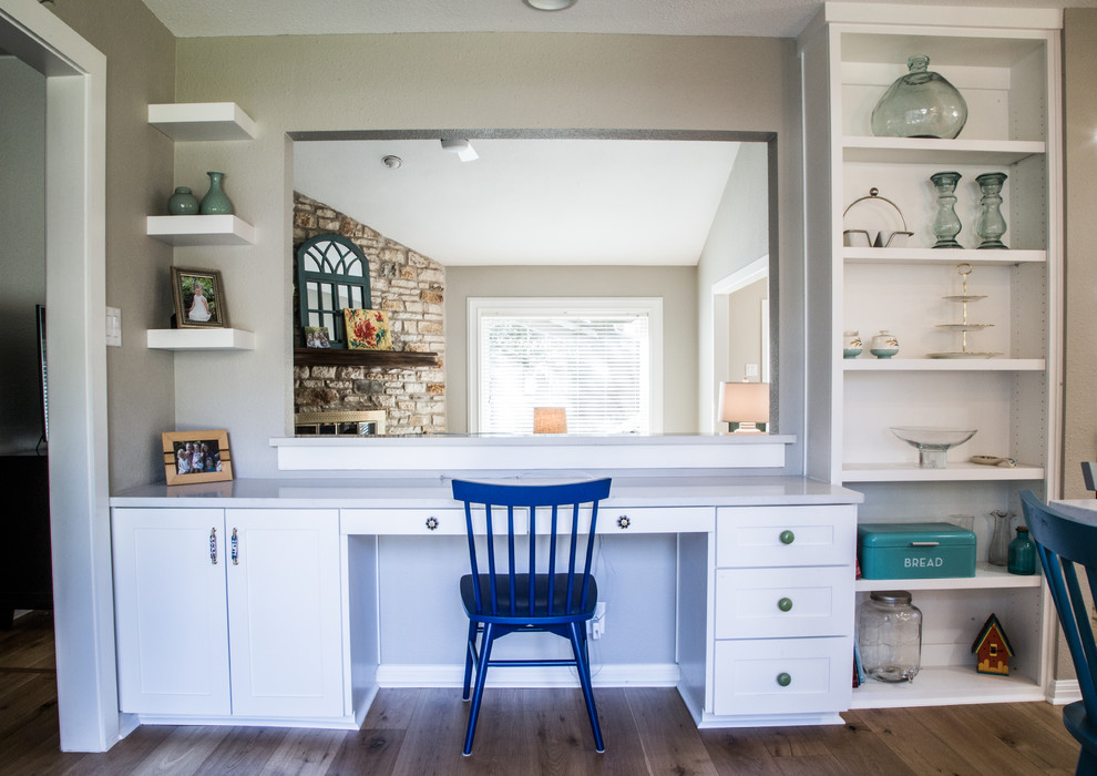 Example of a large transitional l-shaped medium tone wood floor eat-in kitchen design in Austin with a farmhouse sink, shaker cabinets, white cabinets, quartzite countertops, blue backsplash, subway tile backsplash, stainless steel appliances and a peninsula
