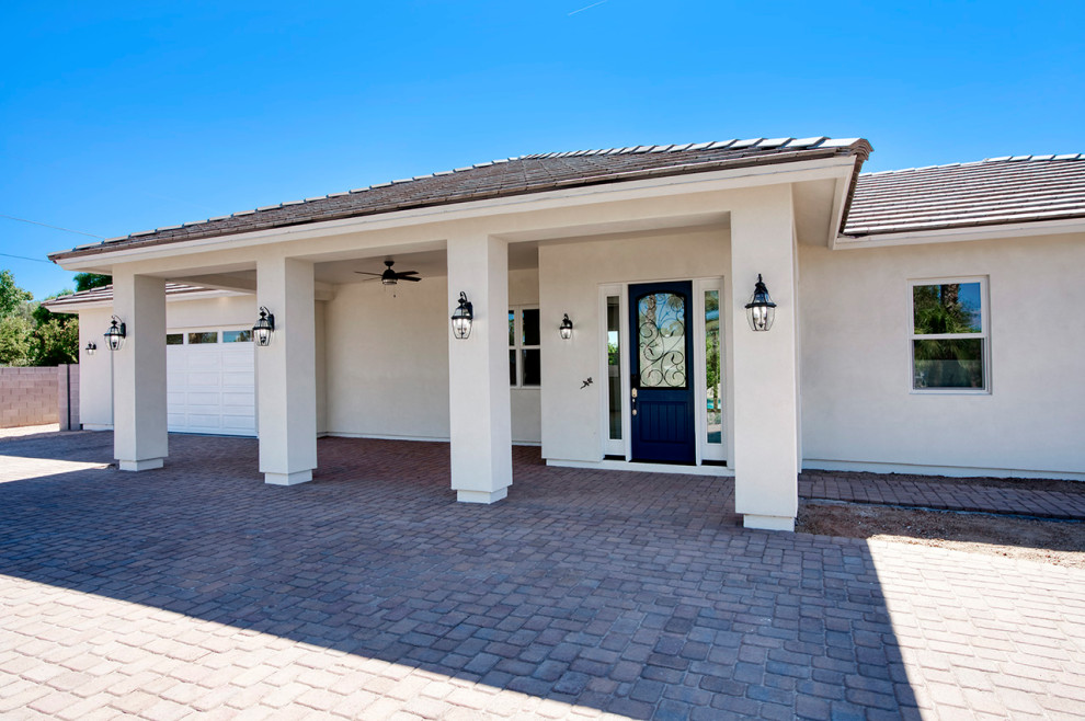 Example of a transitional entryway design in Phoenix