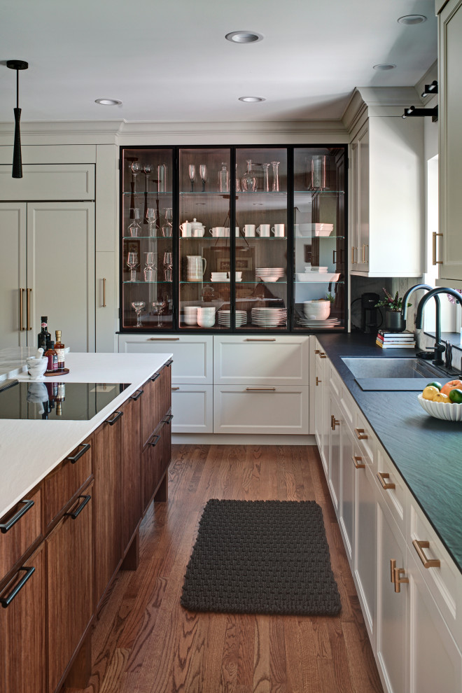 Transitional kitchen photo in Chicago