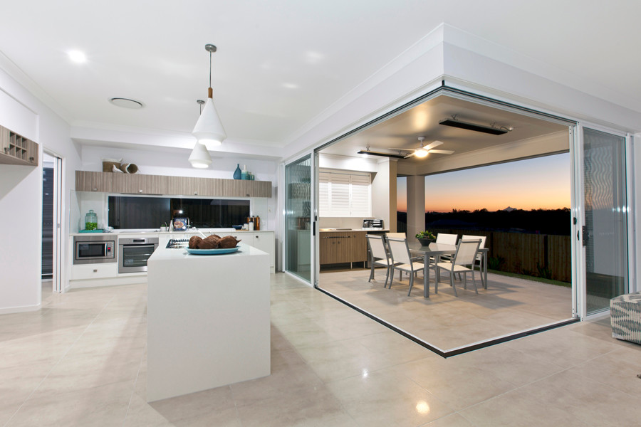 Photo of a contemporary kitchen in Gold Coast - Tweed.