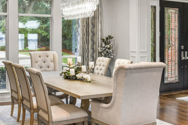 Riverfront transitional dining room clasico-renovado-comedor