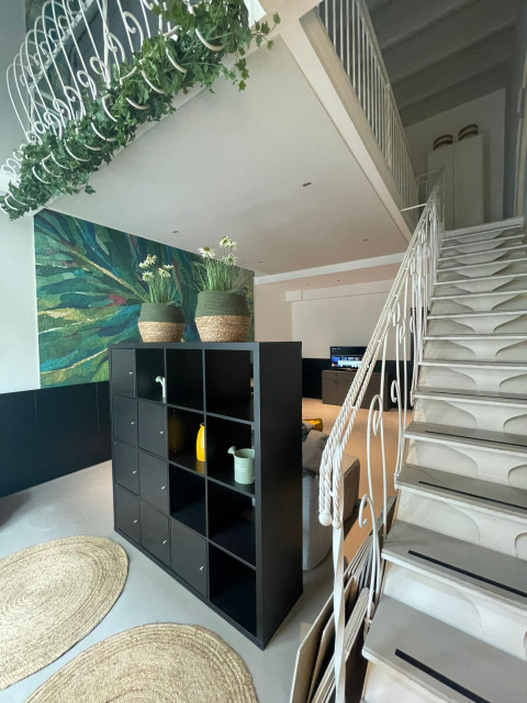 SUITE 38 modern-staircase
