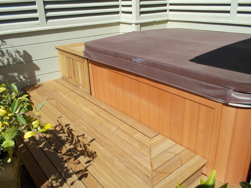 Inspiration for a mid-sized contemporary backyard patio in San Francisco with a container garden, decking and no cover.
