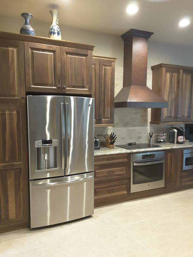 Kitchen - transitional kitchen idea in Orlando