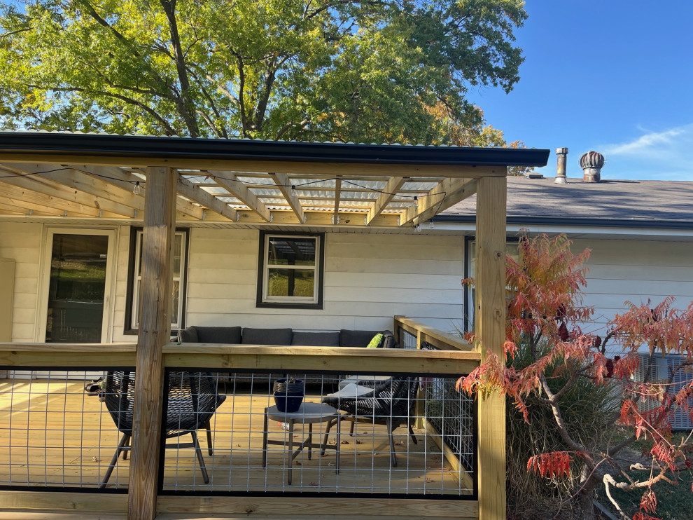 Covered Ground-Level Deck in Lake Waukomis, MO