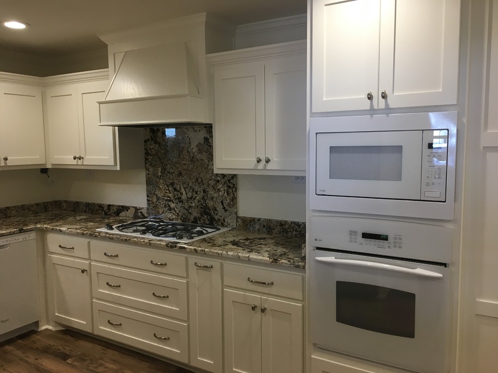 Inspiration for a transitional kitchen remodel in Austin