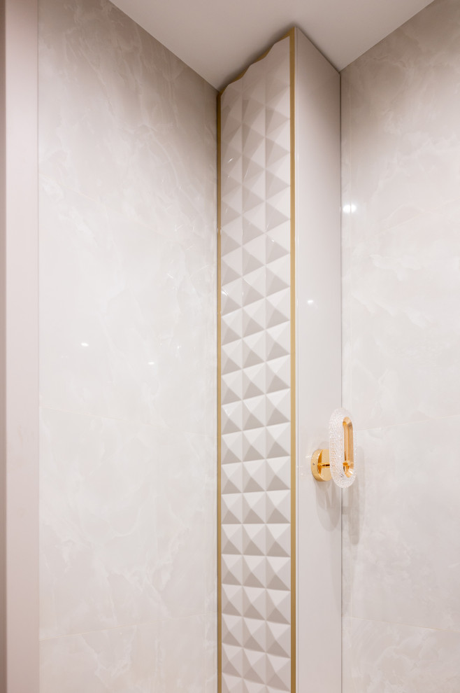 Идея дизайна: главная ванная комната среднего размера в современном стиле с бежевой плиткой, керамической плиткой и белой столешницей