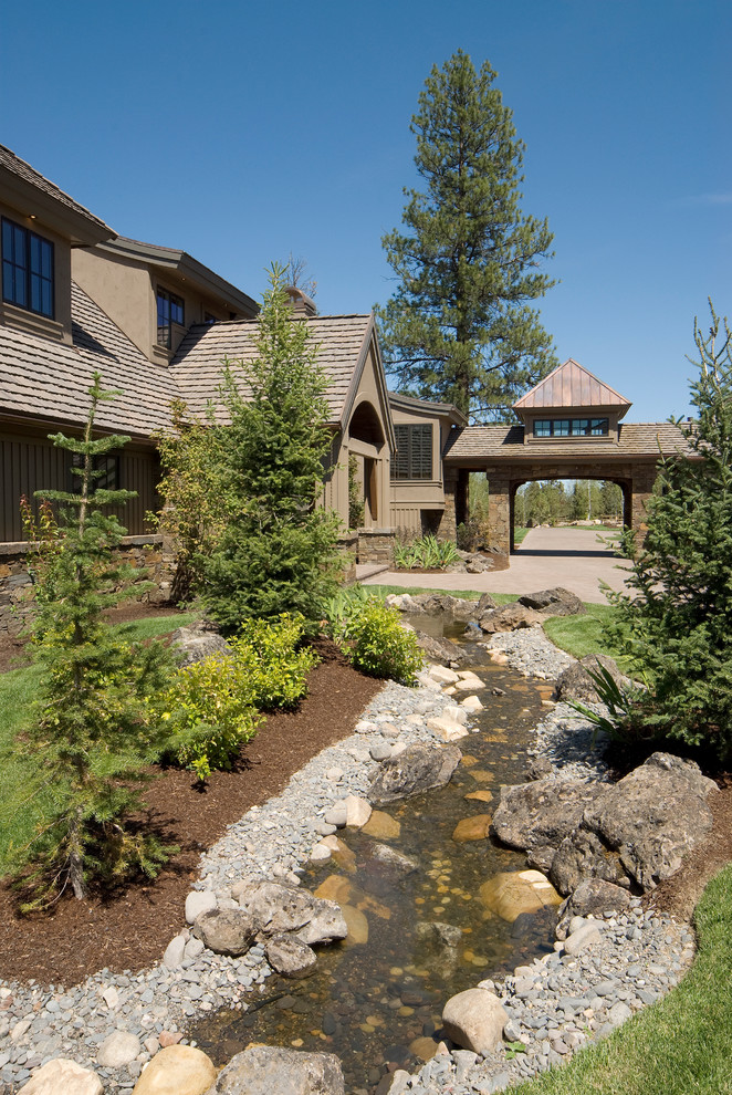 Inspiration for a rustic full sun front yard water fountain landscape for summer.