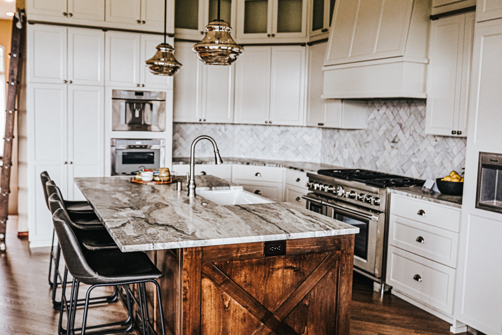 Transitional kitchen photo in Seattle