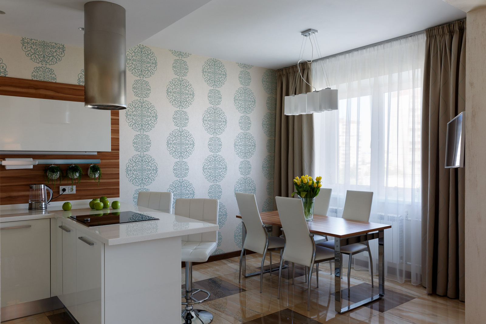 "Вокруг зеркальной колонны"