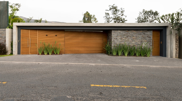 Casa Hierro modern-entry