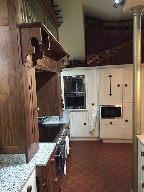timber and painted kitchen klassisk-koekken